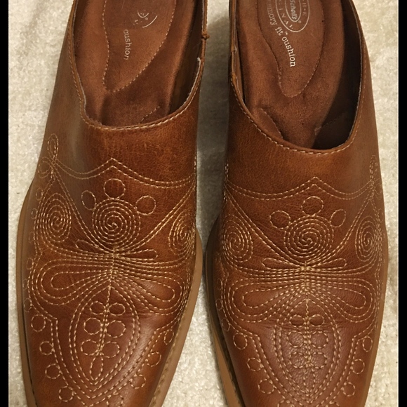 Dr. Scholl's Round Up Western Mule - Picture 2 of 4